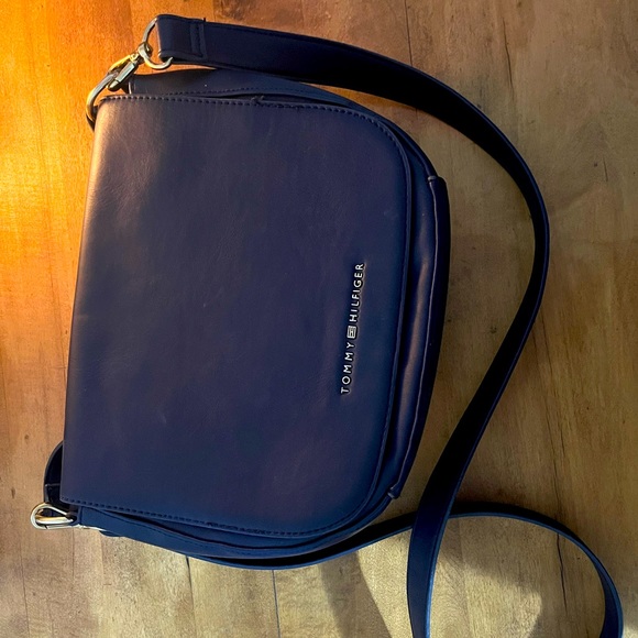 Navy Blue Tommy Hilfiger Crossbody Purse - Picture 1 of 2